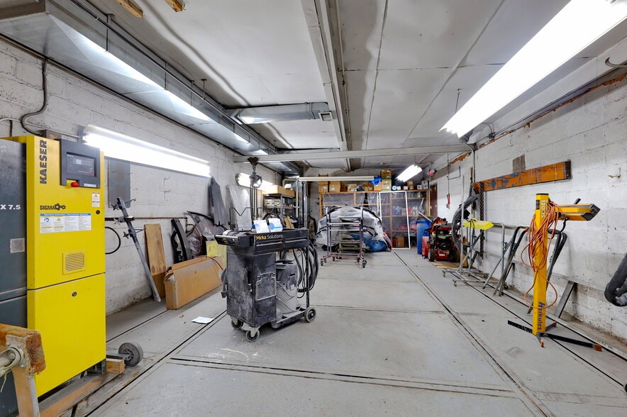 More Photos Of 106 Hayward Pl, Wallington Auto Repair For Sale