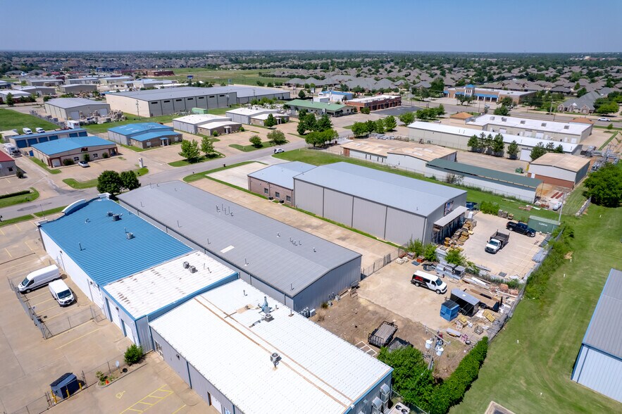More Photos Of 14900 Bristol Park Blvd, Edmond Warehouse For Lease