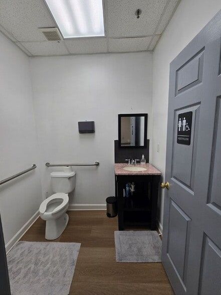 More Photos Of 2655 N Cobb Pky, Kennesaw Storefront For Lease