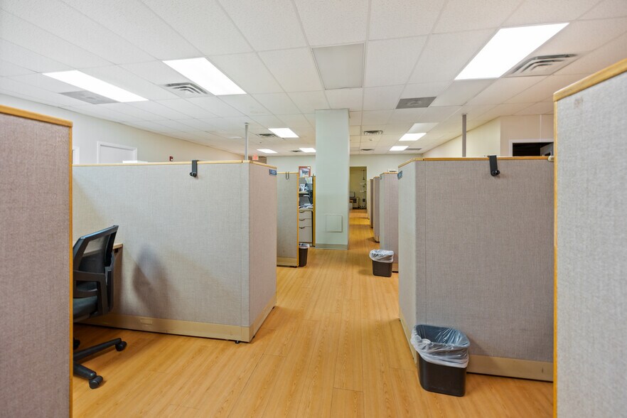 More Photos Of 19 Lunar Dr, Woodbridge Medical For Lease