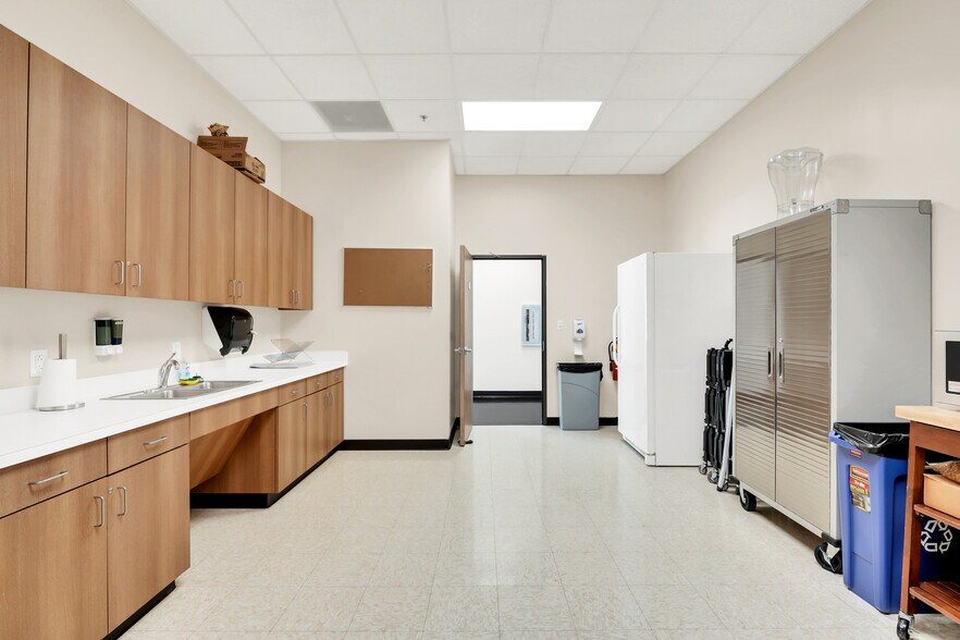 More Photos Of 1905 Jacquelyn Dr, Houston Schools For Lease