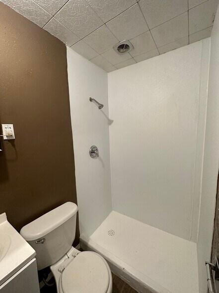 More Photos Of 616 Columbia Ave, Bridgeport Multifamily For Sale