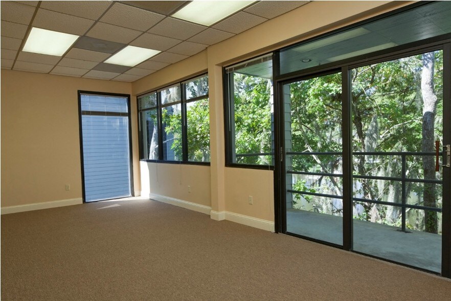 More Photos Of 8826 Goodbys Executive Dr, Jacksonville Office For Lease