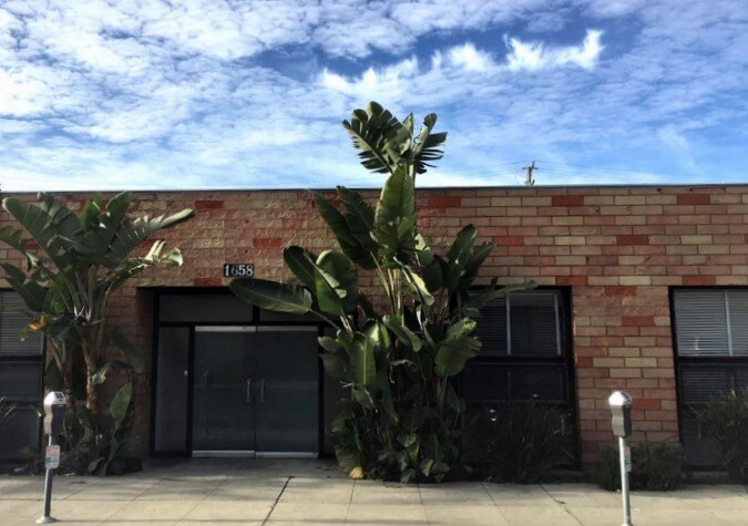 More Photos Of 1658 10th St, Santa Monica Flex For Lease