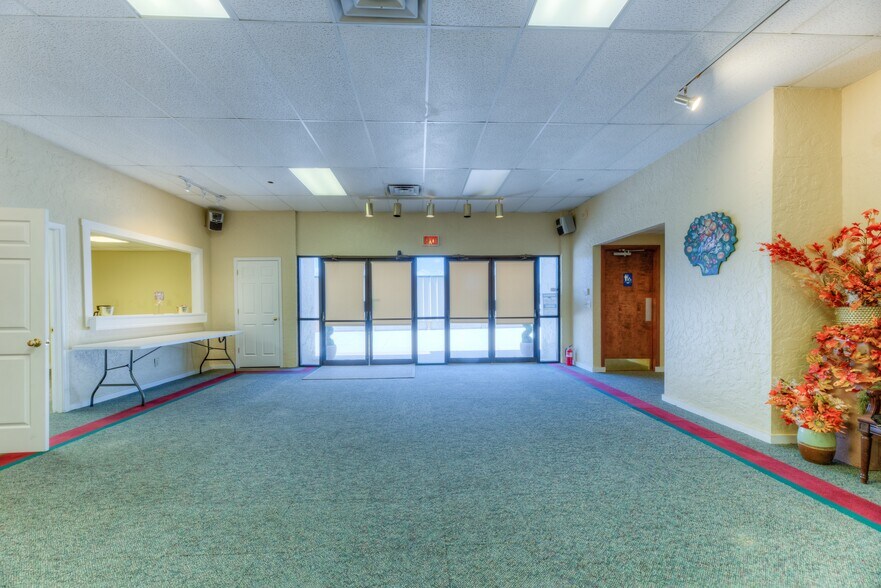 More Photos Of 1109 E Memphis St, Broken Arrow Religious Facility For Lease