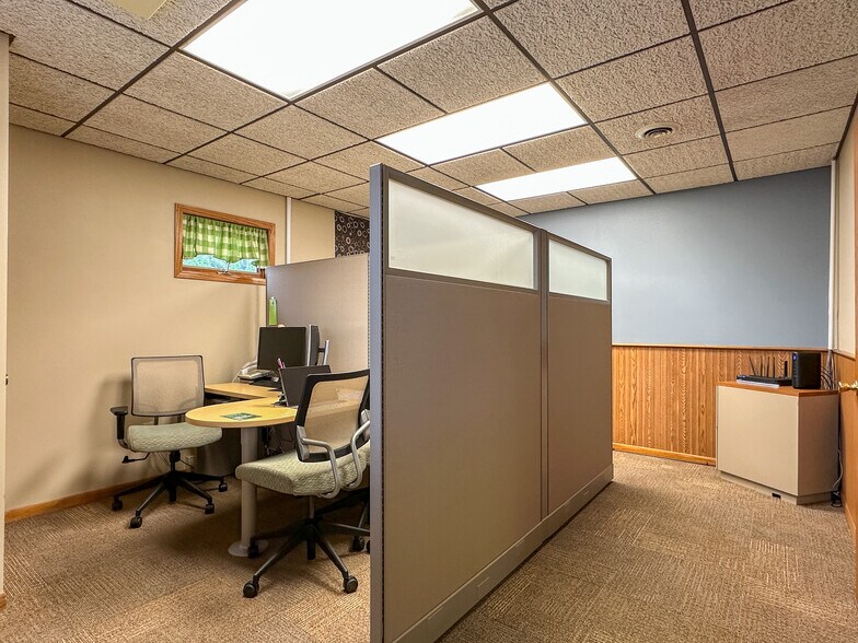 More Photos Of 233 S 8th St, Medford Office For Sale