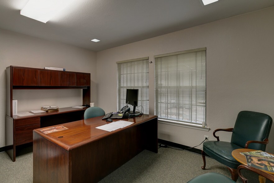 More Photos Of 8411 N Interstate 35, Austin Office For Lease