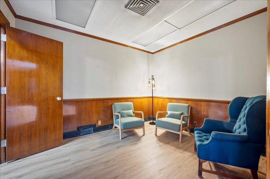More Photos Of 111 W Commerce St, Lewisburg Bank For Sale