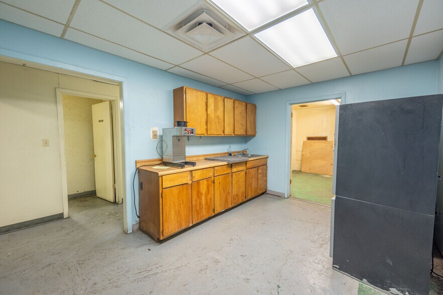 More Photos Of 115 W Burleson St, Wharton Restaurant For Sale