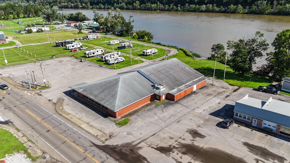 More Photos Of 38140 OH-7, Newport Showroom For Sale