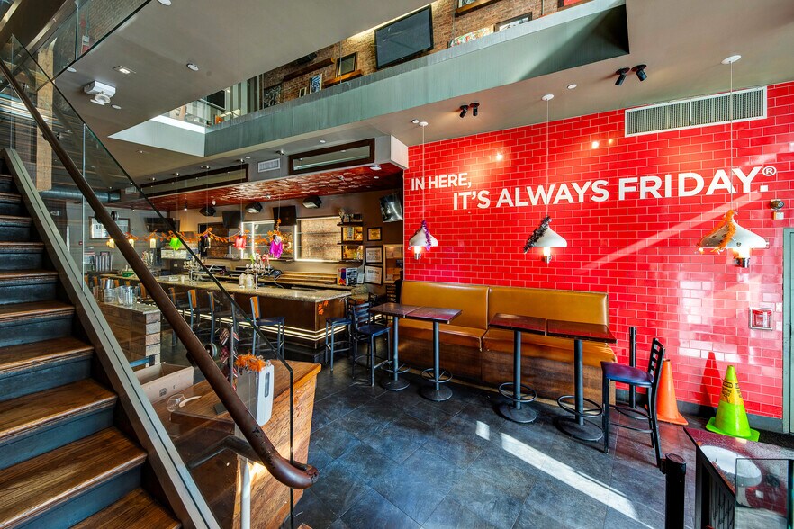 More Photos Of 211 W 34th St, New York Storefront For Sale