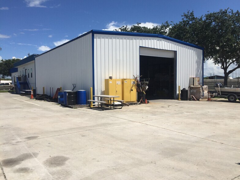 More Photos Of 901 McCloskey Blvd, Tampa Warehouse For Lease