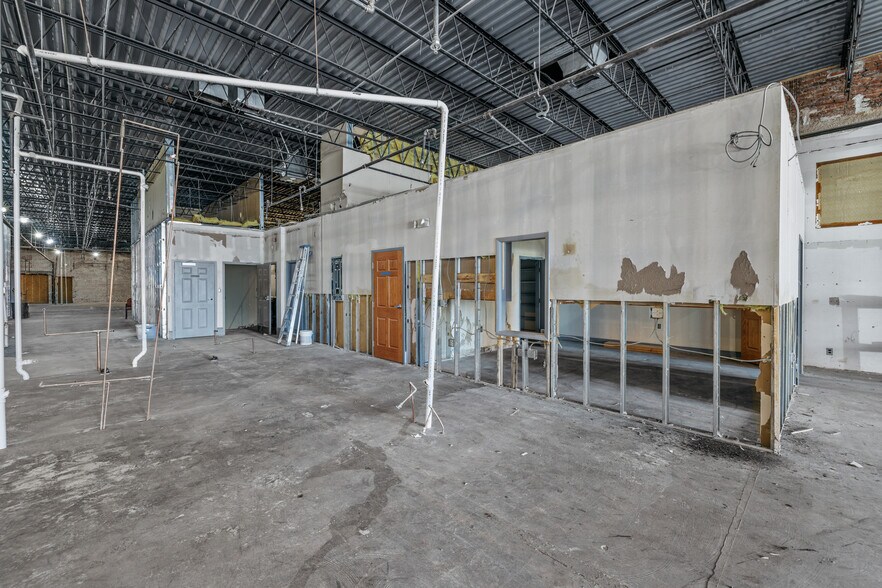 More Photos Of 116 S Broad St, Monroe Restaurant For Lease