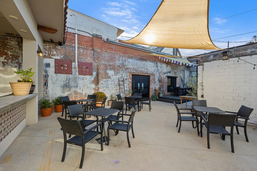 More Photos Of 411 S Main St, Fort Worth Storefront Retail Office For Sale