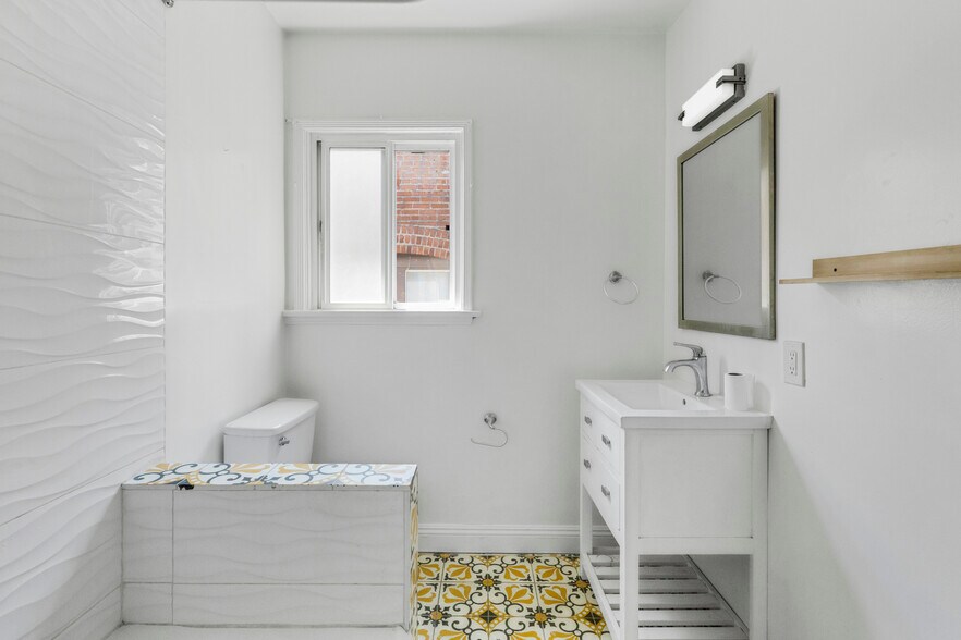 More Photos Of 120 S Coronado St, Los Angeles Apartments For Sale