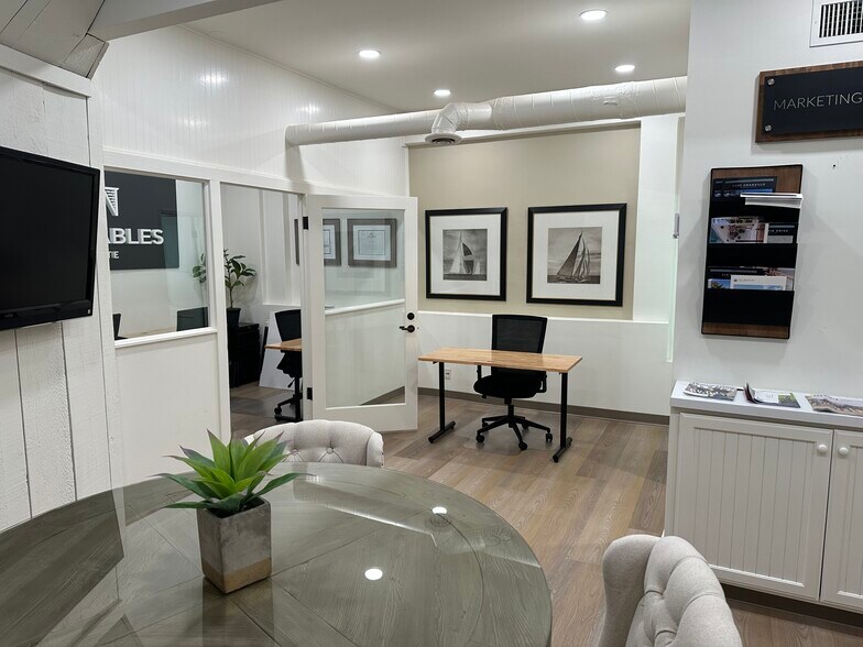 More Photos Of 2737 E Coast Hwy, Corona Del Mar Storefront Retail Office For Lease