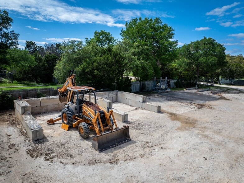 More Photos Of 180 Spring Mountain Dr, Canyon Lake Distribution For Sale