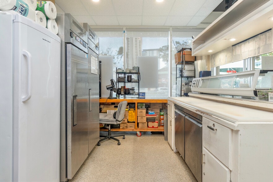 More Photos Of 909 Kapiolani Blvd, Honolulu Apartments For Lease