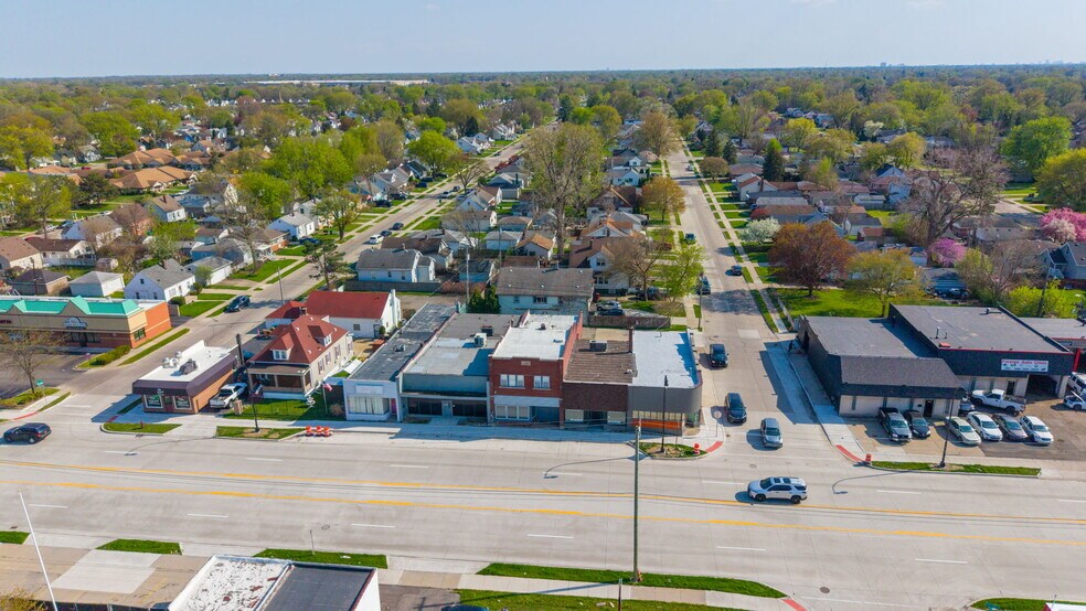 More Photos Of 16914 E 9 Mile Rd, Eastpointe Storefront For Sale