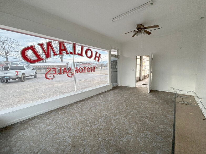 More Photos Of 507 S 12th St, Murray Flex For Sale