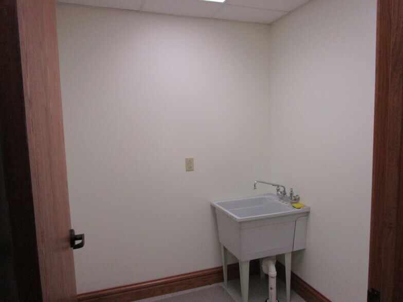 More Photos Of 1807 E Mary St, Garden City Office For Lease