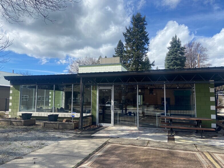 Primary Photo Of 125 N Washington Ave, Newport Freestanding For Sale