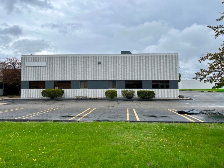 More Photos Of 12792 Currie Ct, Livonia Warehouse For Lease
