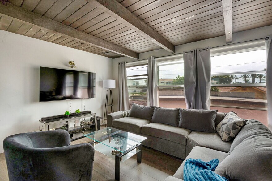 More Photos Of 125 E Buckthorn St, Inglewood Apartments For Sale