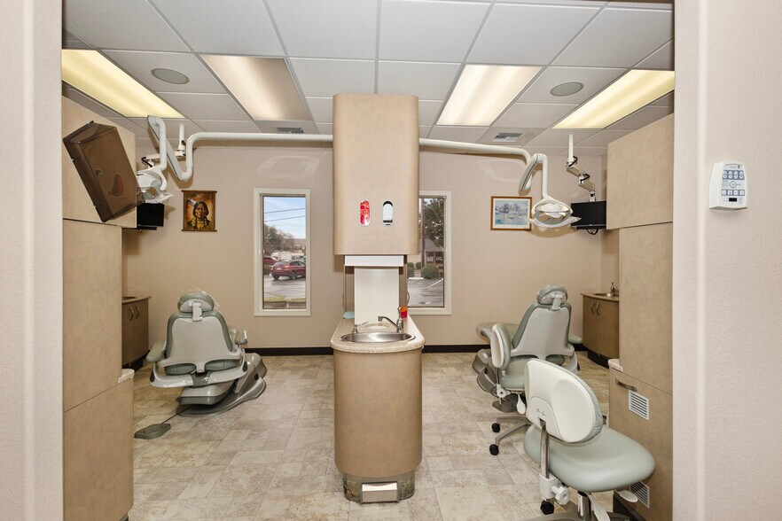 More Photos Of 1640 W F St, Oakdale Medical For Sale