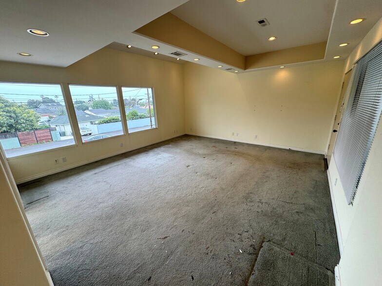 More Photos Of 2350 E Main St, Ventura Office For Lease