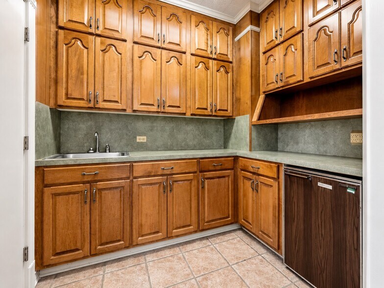 More Photos Of 321 S Main St, Marksville Office For Sale