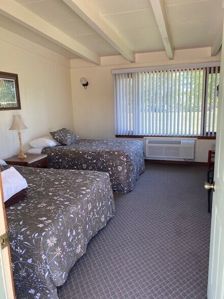 More Photos Of 3145 Stevenson Pier Cir, Sturgeon Bay Hotel For Sale