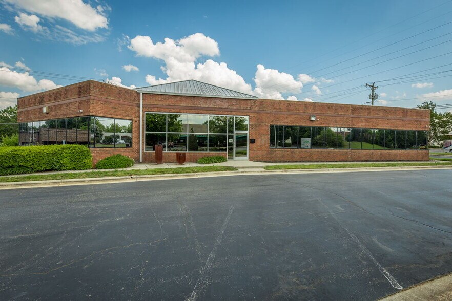 More Photos Of 115 Pomona Dr, Greensboro Office Residential For Lease