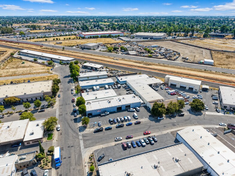 More Photos Of 4567 N Bendel Ave, Fresno Service For Lease