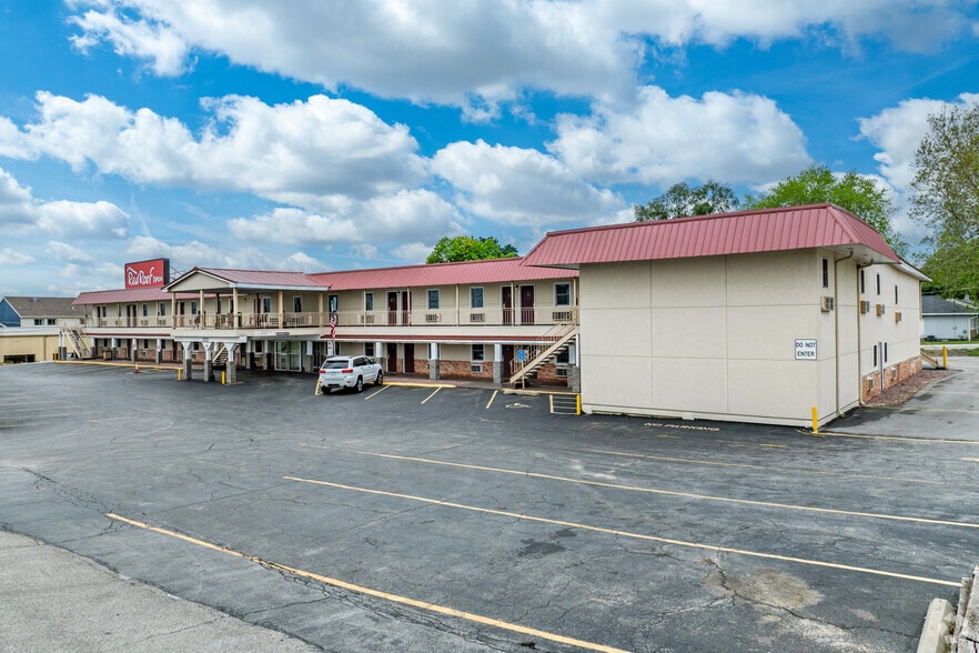 More Photos Of 5020 NE 14th St, Des Moines Hotel For Sale