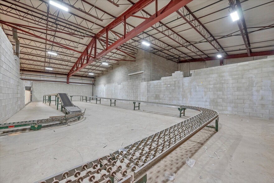 More Photos Of 11-25 Harding St, Middletown Warehouse For Sale