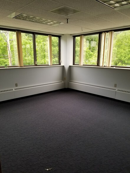 More Photos Of 98 Vanadium Rd, Bridgeville Flex For Lease