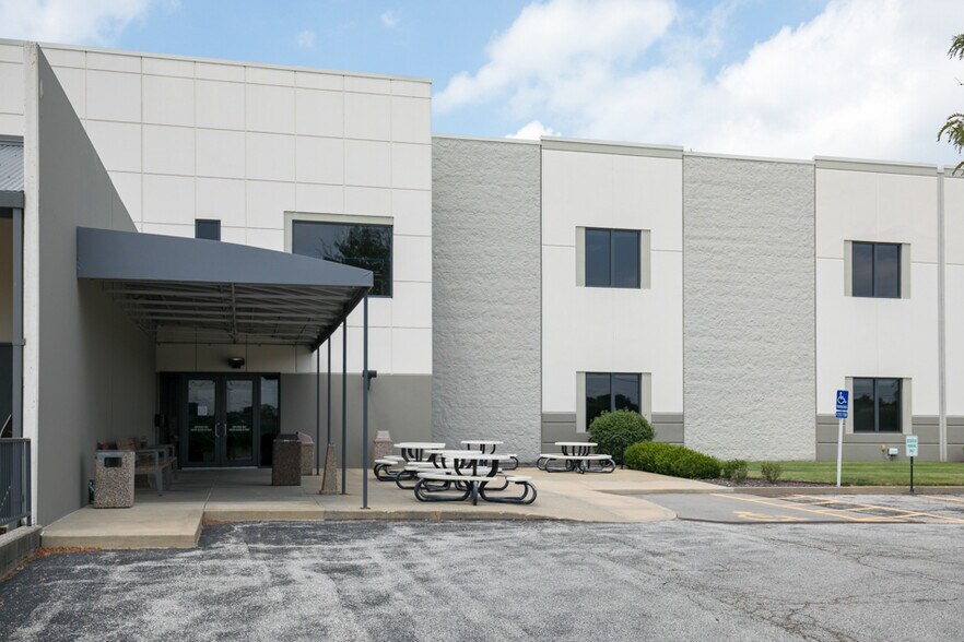 More Photos Of 7650 Magna Dr, Belleville Medical For Lease