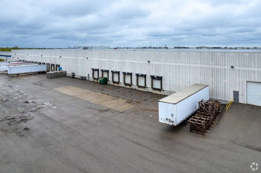 More Photos Of 40 Graniteridge Rd, Vaughan Distribution For Lease