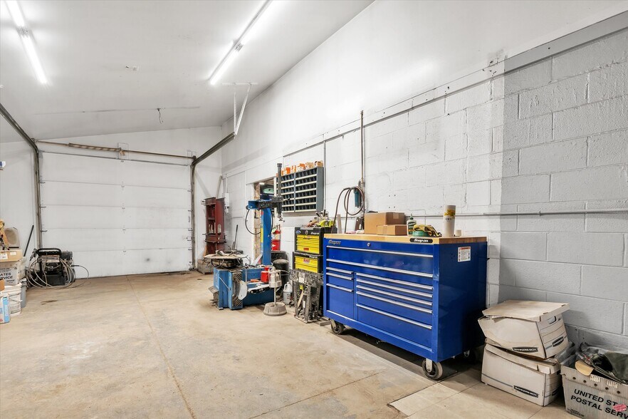 More Photos Of 9846 E Grand River Ave, Brighton Service For Sale