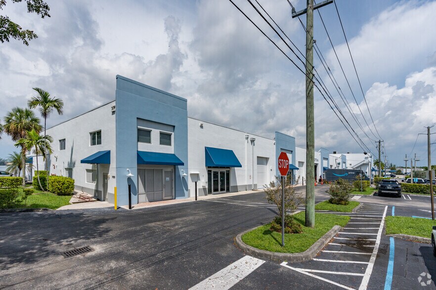 More Photos Of 9000 NW 15th St, Doral Warehouse For Lease