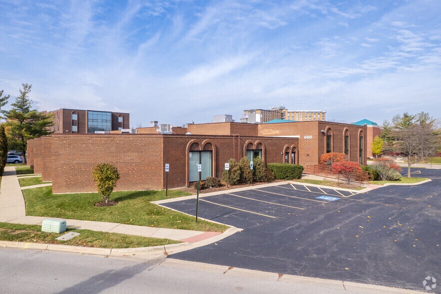 More Photos Of 600 N First Bank Dr, Palatine Office For Lease