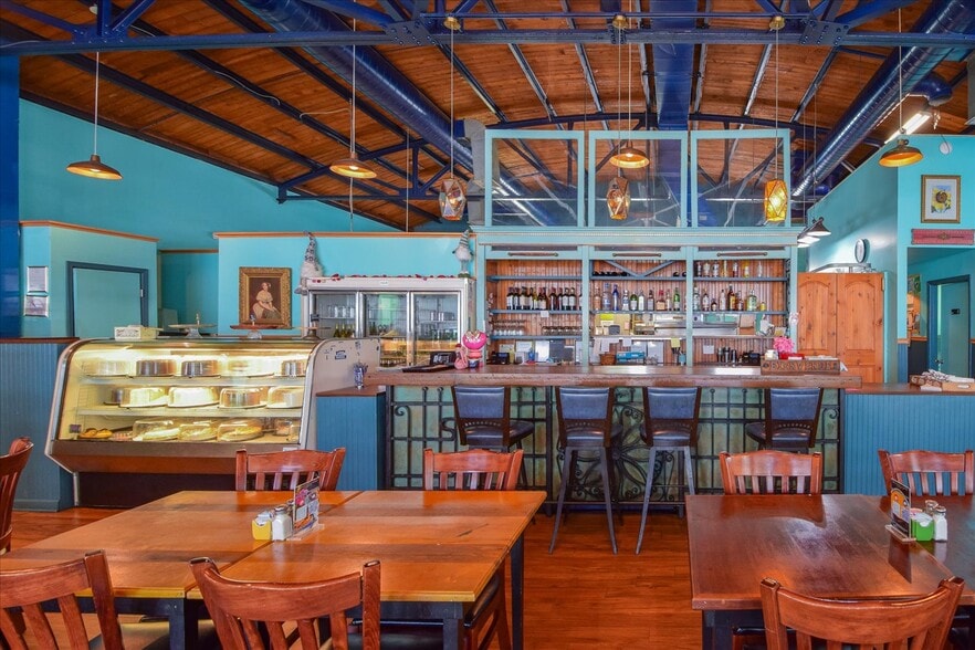 More Photos Of 1212 4th St SW, Roanoke General Retail For Sale