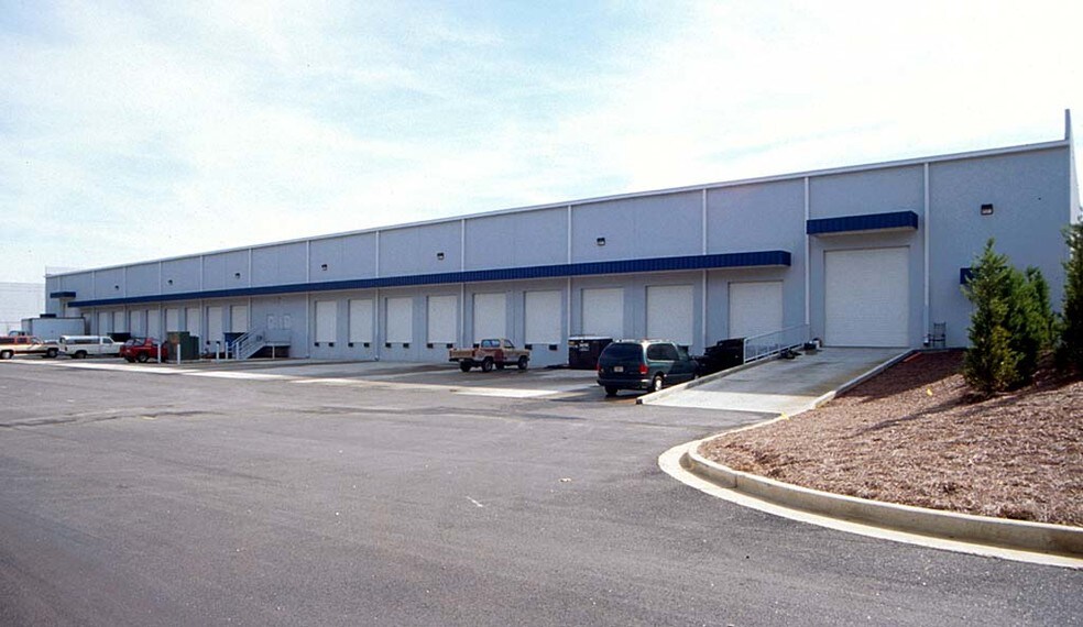 More Photos Of 140 Satellite Blvd, Suwanee Warehouse For Lease