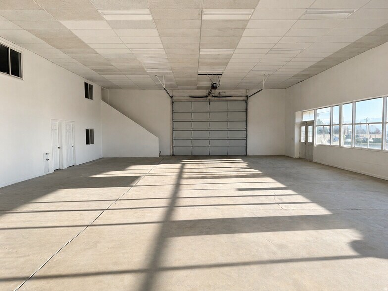 More Photos Of 4369 W Copper Hills Pky, West Jordan Industrial For Lease