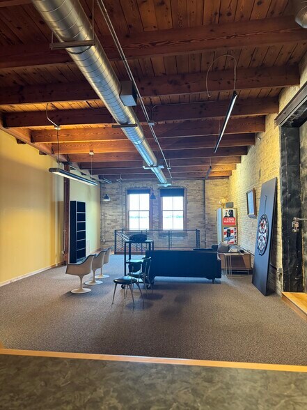 More Photos Of 601-625 Williamson St, Madison Storefront Retail Office For Lease