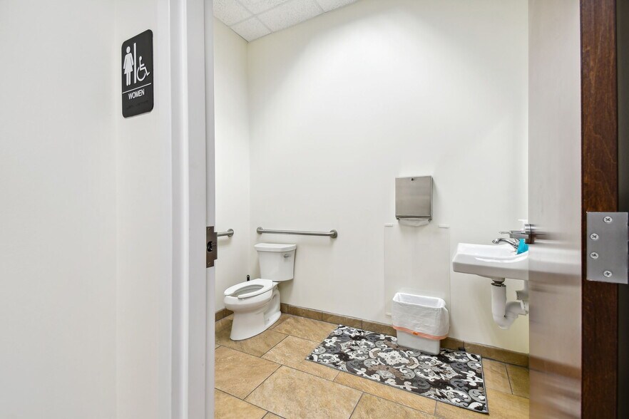 More Photos Of 8258 118th Ave N, Largo Medical For Sale
