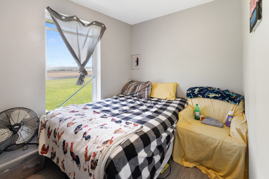 More Photos Of 2024 Dufferin Av, Wallaceburg Apartments For Sale