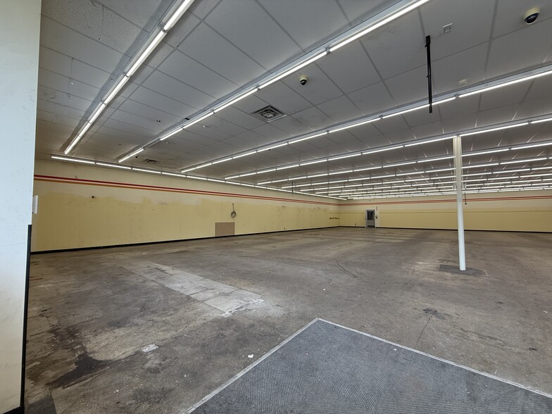 More Photos Of 504 N EE Wallace Blvd, Ferriday Storefront For Sale