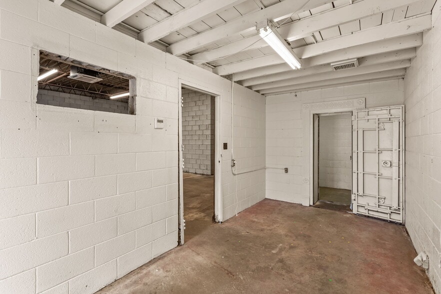 More Photos Of 1128 S Elgin Ave, Tulsa Warehouse For Lease